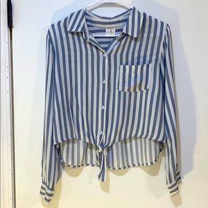 Cropped tie button blouse